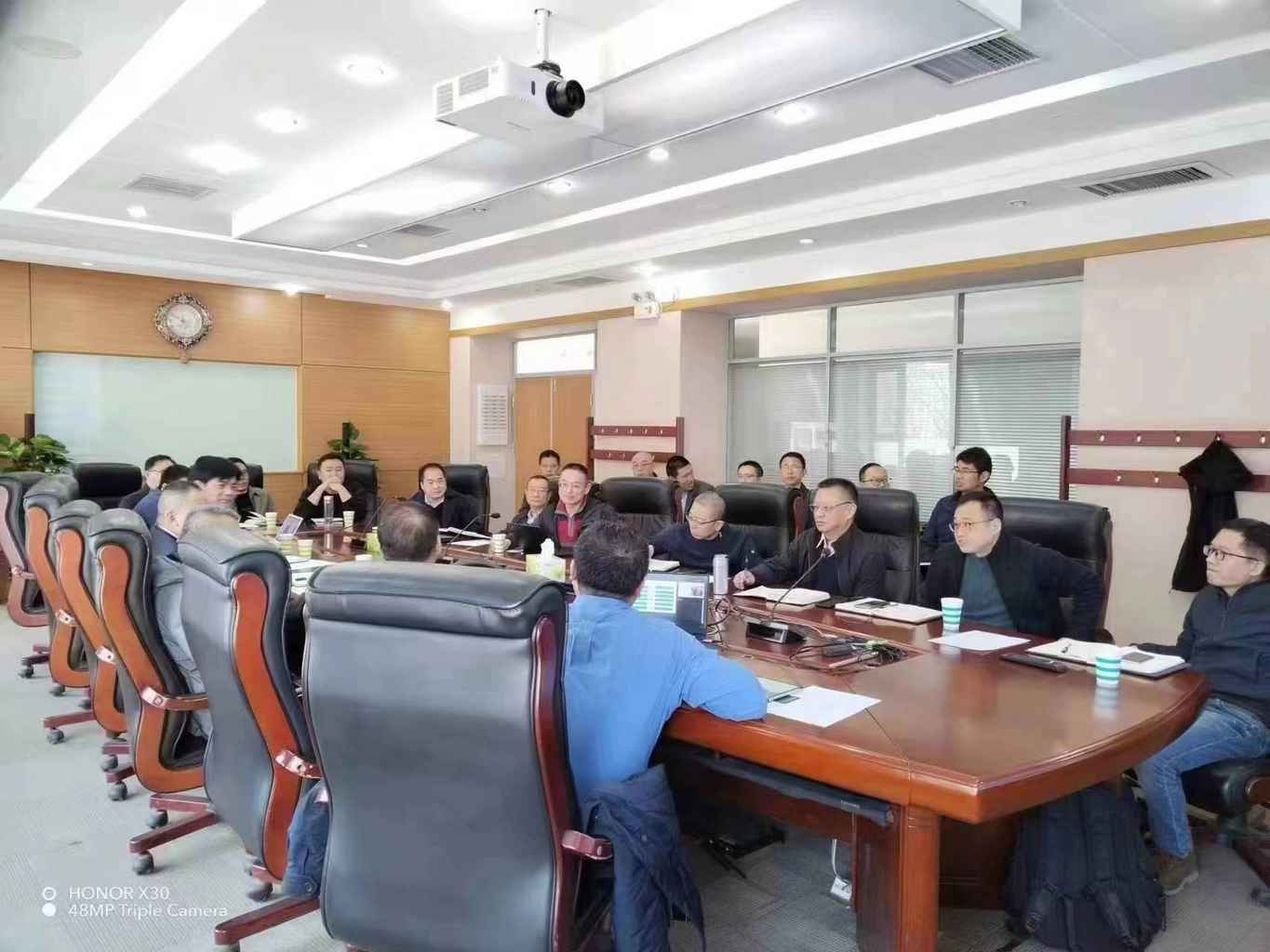 伟德体育赴亚美能源开展技术交流(图1)