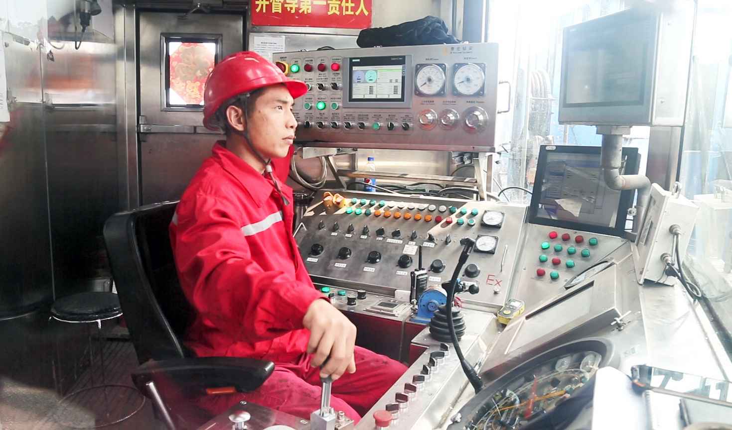 15.6天!渝西区块二开完钻创造新纪录(图2) 15.6天!渝西区块二开完钻创造新纪录(图2)